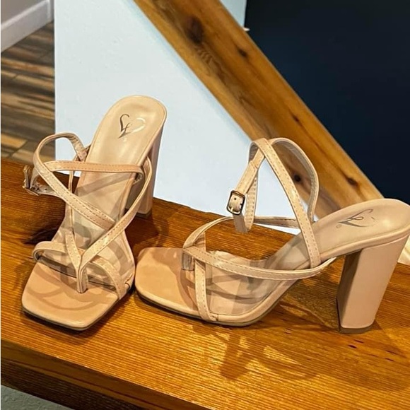 Windsor Heels - Picture 1 of 2